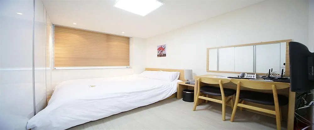 Inn-The City Seoul 3*,