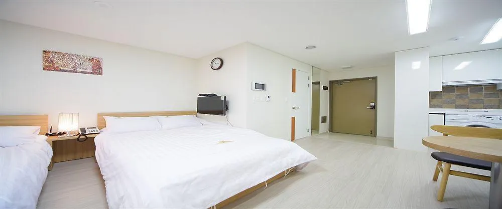 Inn-The City Seoul 3*,
