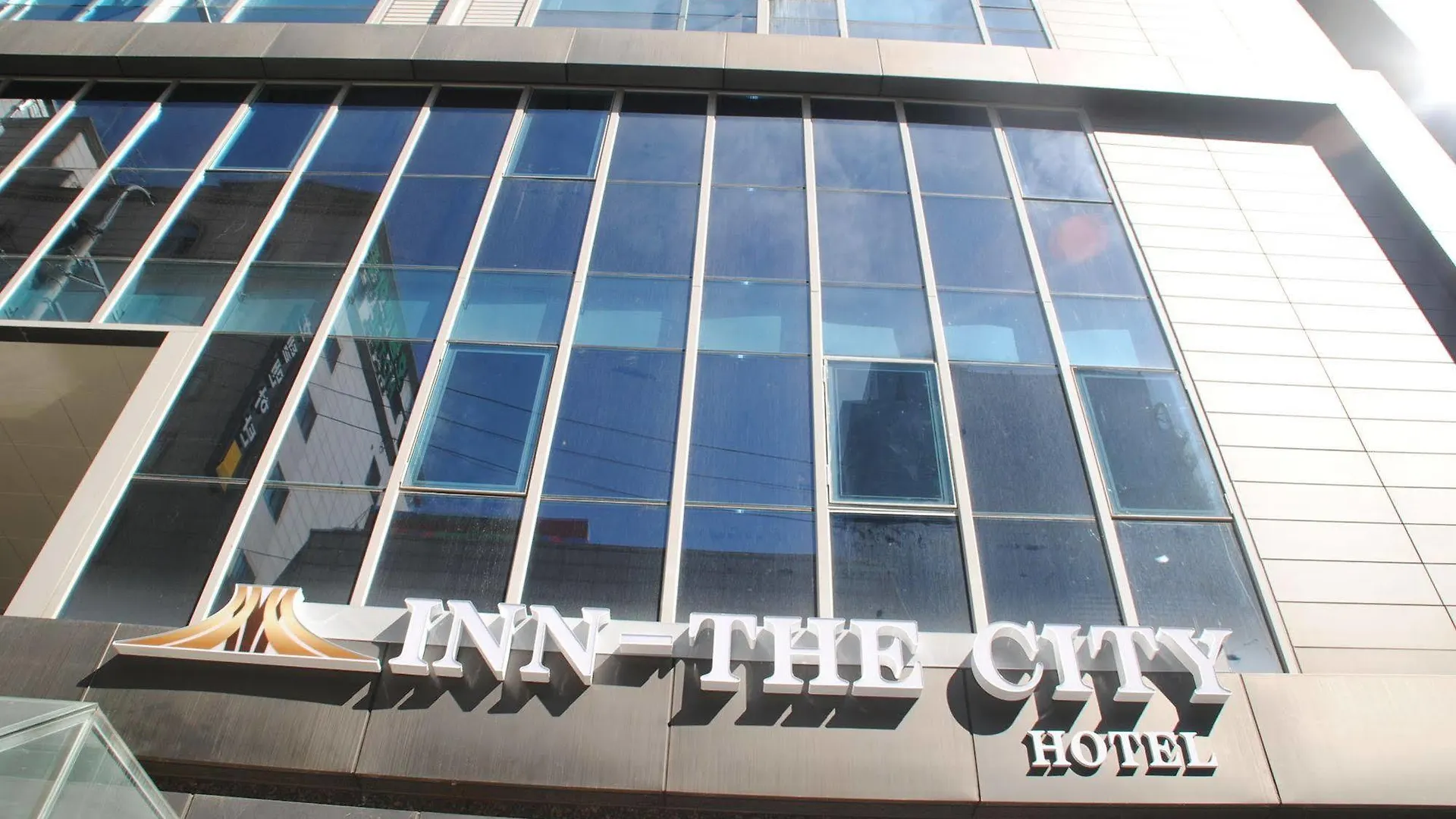 Inn-The City Seoul 3*,